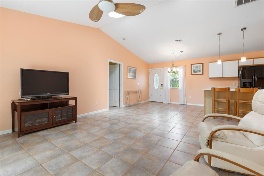 For Sale: $494,900 (2 beds, 2 baths, 1139 Square Feet)