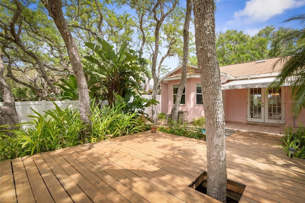 For Sale: $494,900 (2 beds, 2 baths, 1139 Square Feet)