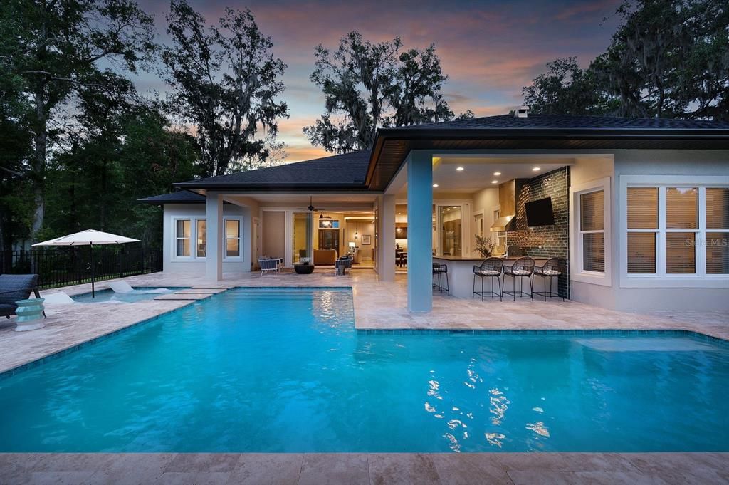 合同活跃: $1,659,000 (4 贝兹, 4 浴室, 3824 平方英尺)