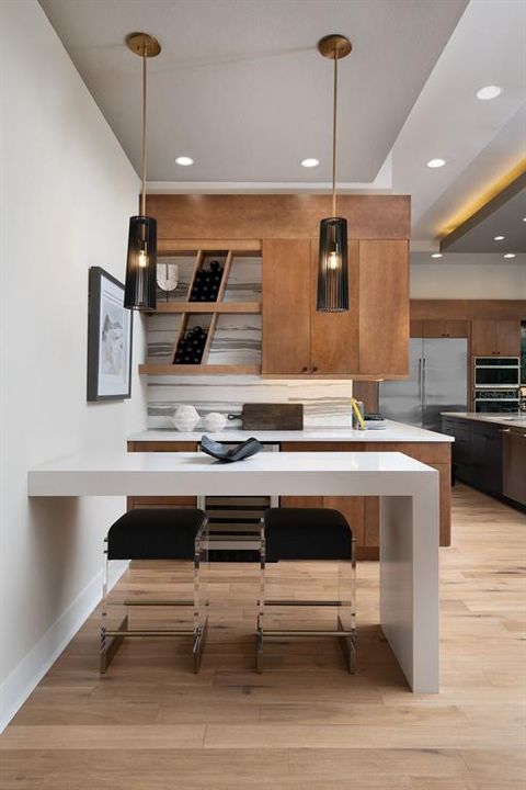 合同活跃: $1,659,000 (4 贝兹, 4 浴室, 3824 平方英尺)