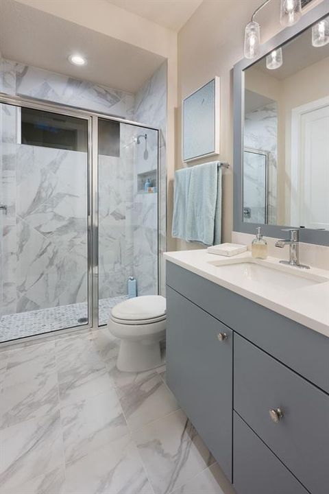 合同活跃: $1,659,000 (4 贝兹, 4 浴室, 3824 平方英尺)