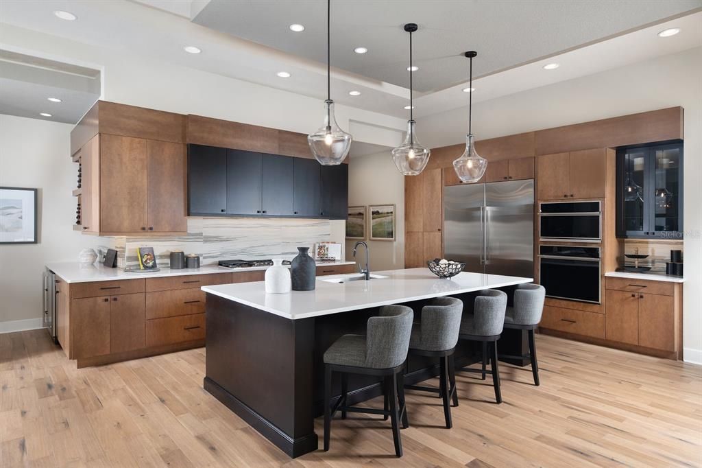 合同活跃: $1,659,000 (4 贝兹, 4 浴室, 3824 平方英尺)