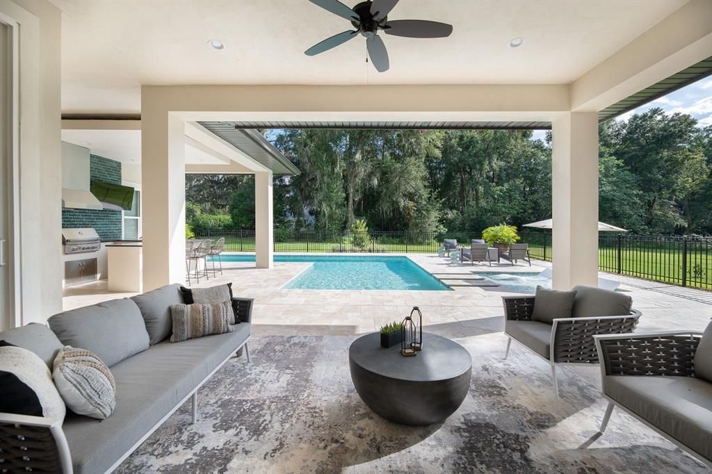 合同活跃: $1,659,000 (4 贝兹, 4 浴室, 3824 平方英尺)