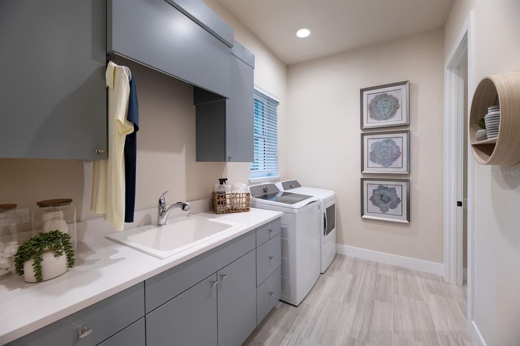 合同活跃: $1,659,000 (4 贝兹, 4 浴室, 3824 平方英尺)