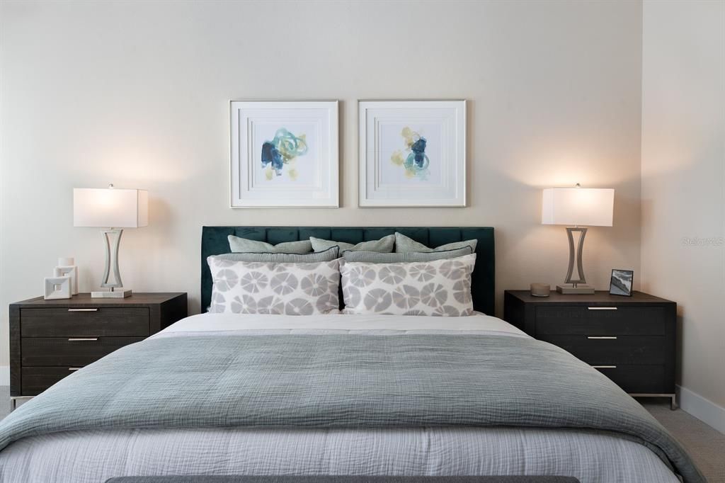 合同活跃: $1,659,000 (4 贝兹, 4 浴室, 3824 平方英尺)