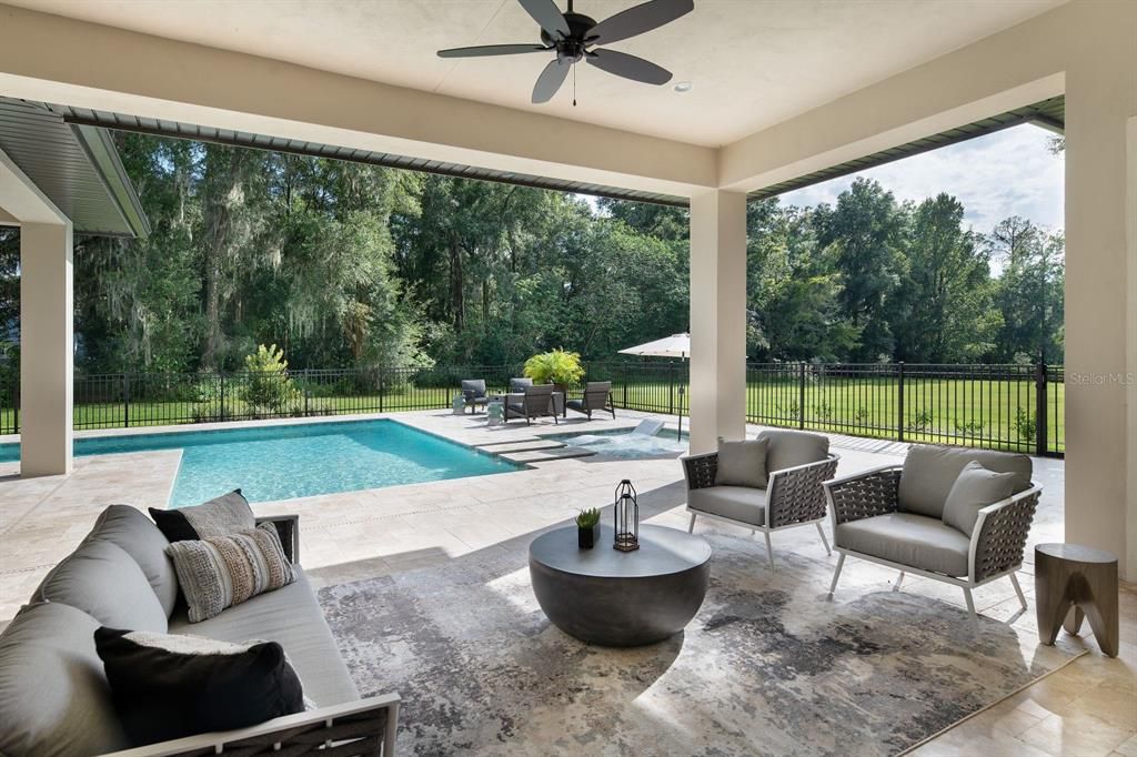 合同活跃: $1,659,000 (4 贝兹, 4 浴室, 3824 平方英尺)