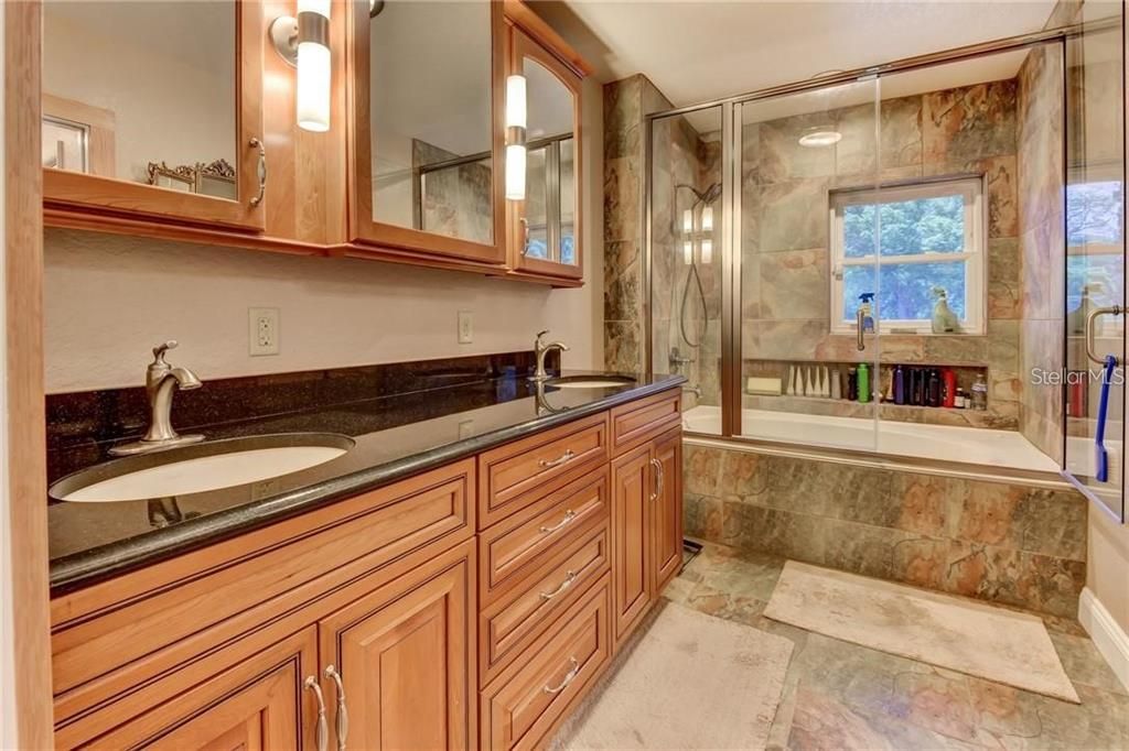 For Sale: $1,399,999 (5 beds, 5 baths, 5946 Square Feet)