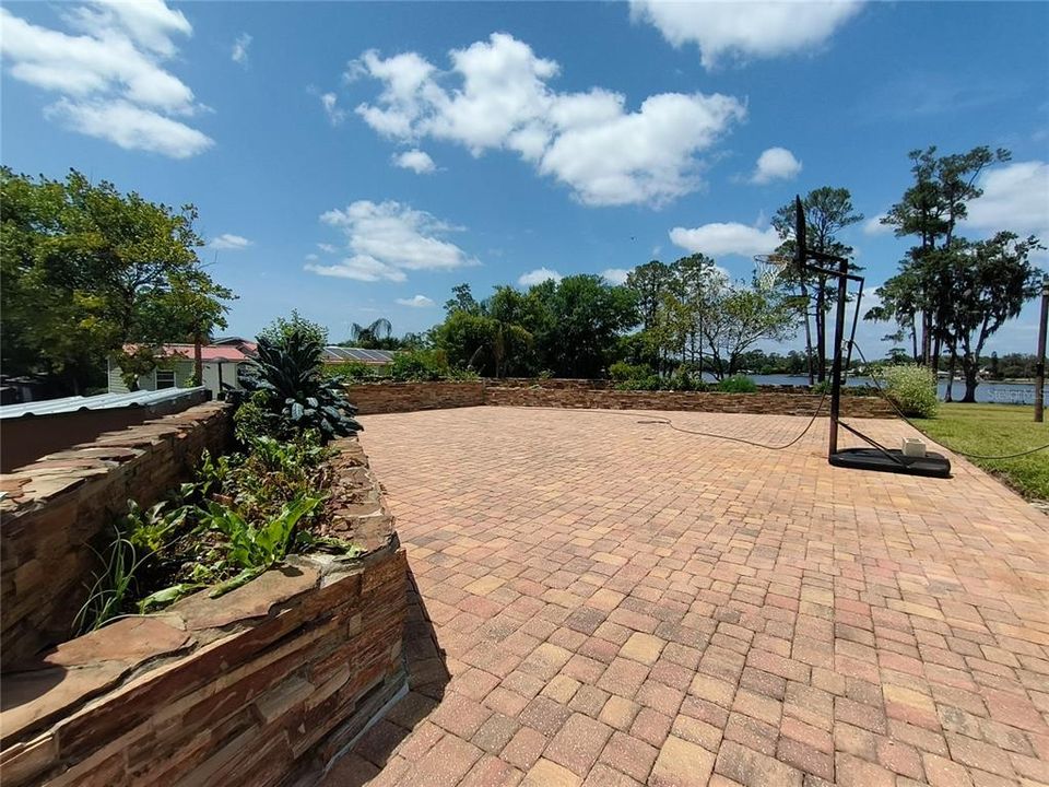 For Sale: $1,399,999 (5 beds, 5 baths, 5946 Square Feet)