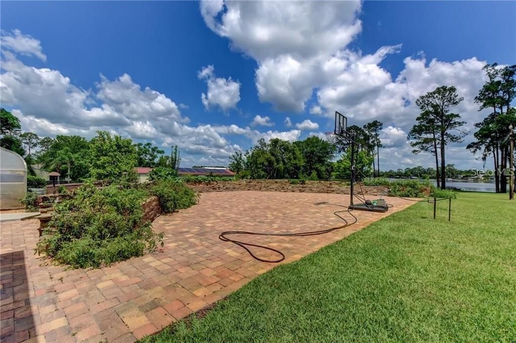 For Sale: $1,399,999 (5 beds, 5 baths, 5946 Square Feet)