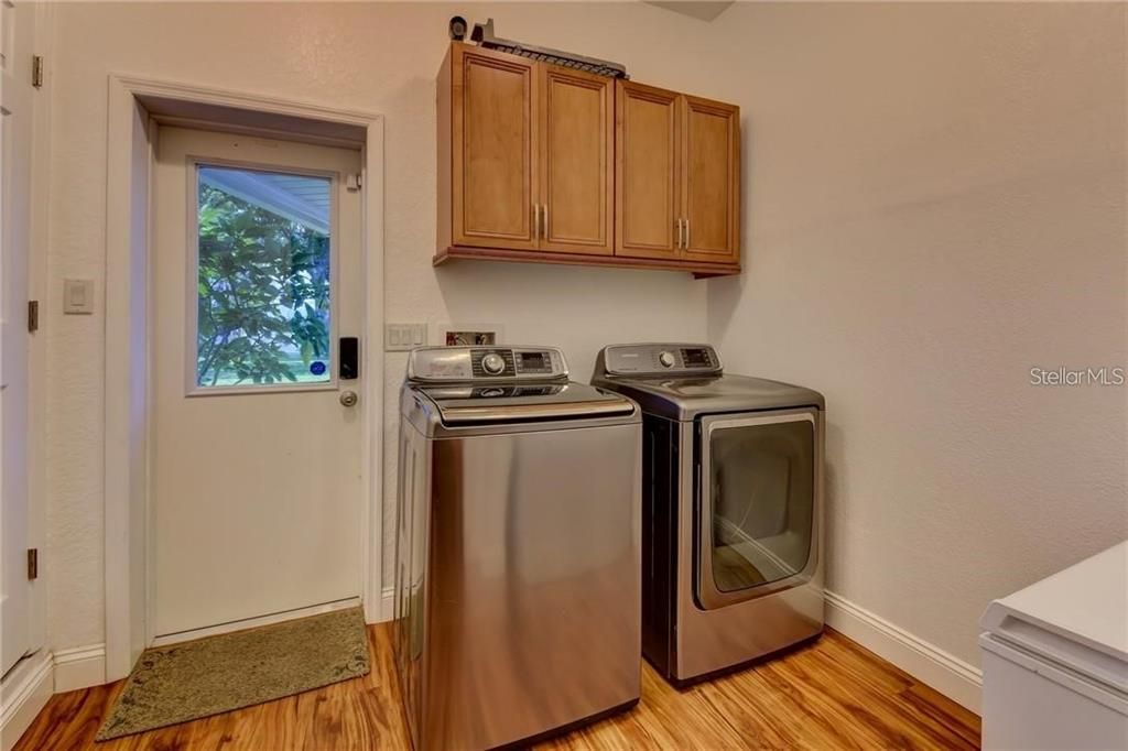 For Sale: $1,399,999 (5 beds, 5 baths, 5946 Square Feet)