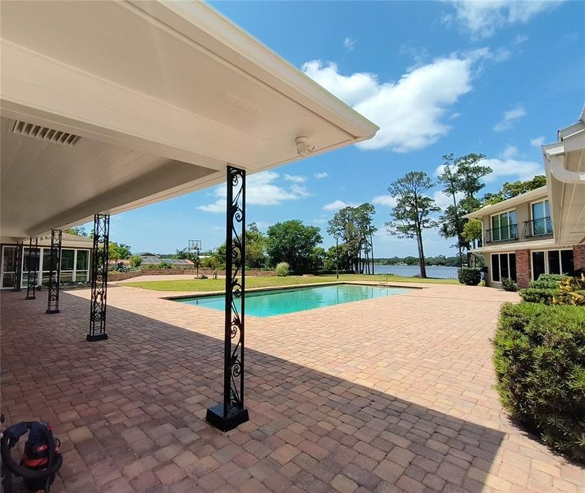 For Sale: $1,399,999 (5 beds, 5 baths, 5946 Square Feet)