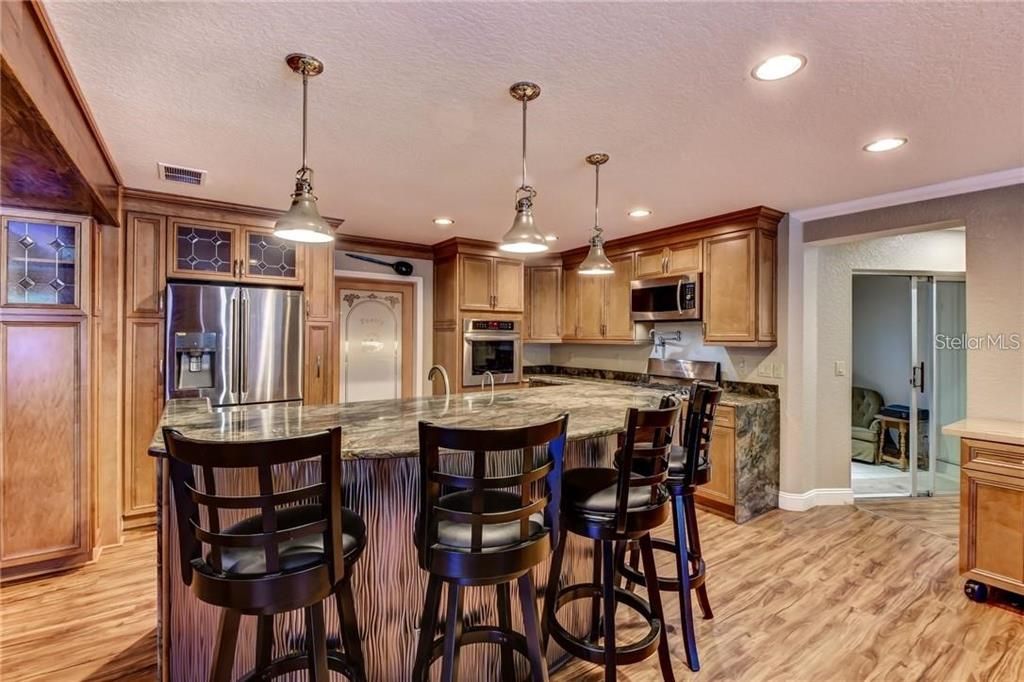 For Sale: $1,399,999 (5 beds, 5 baths, 5946 Square Feet)