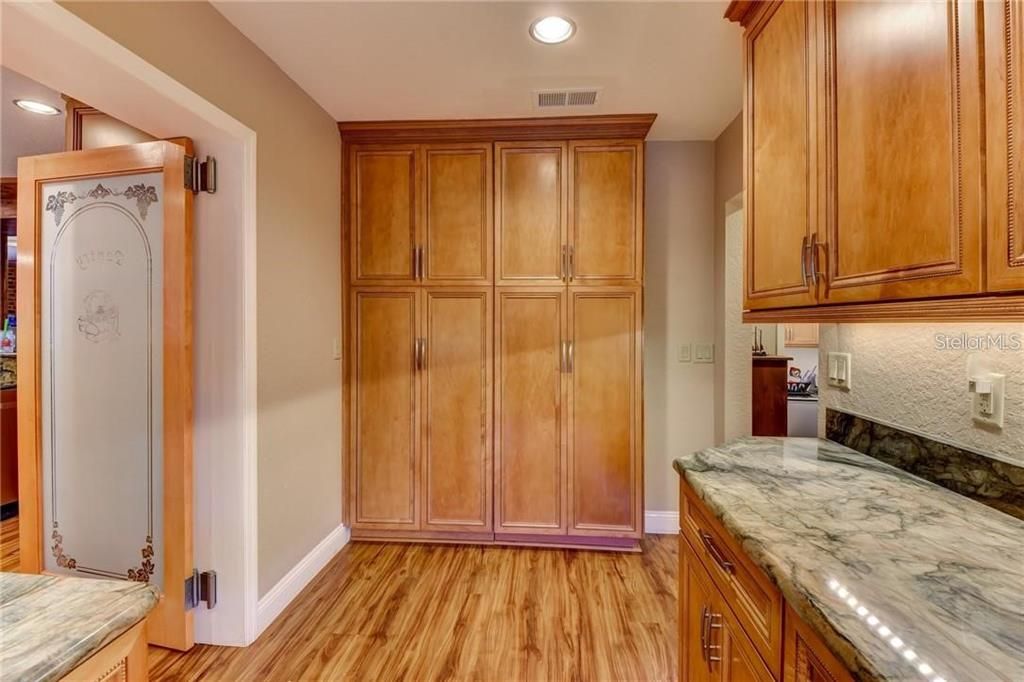 For Sale: $1,399,999 (5 beds, 5 baths, 5946 Square Feet)