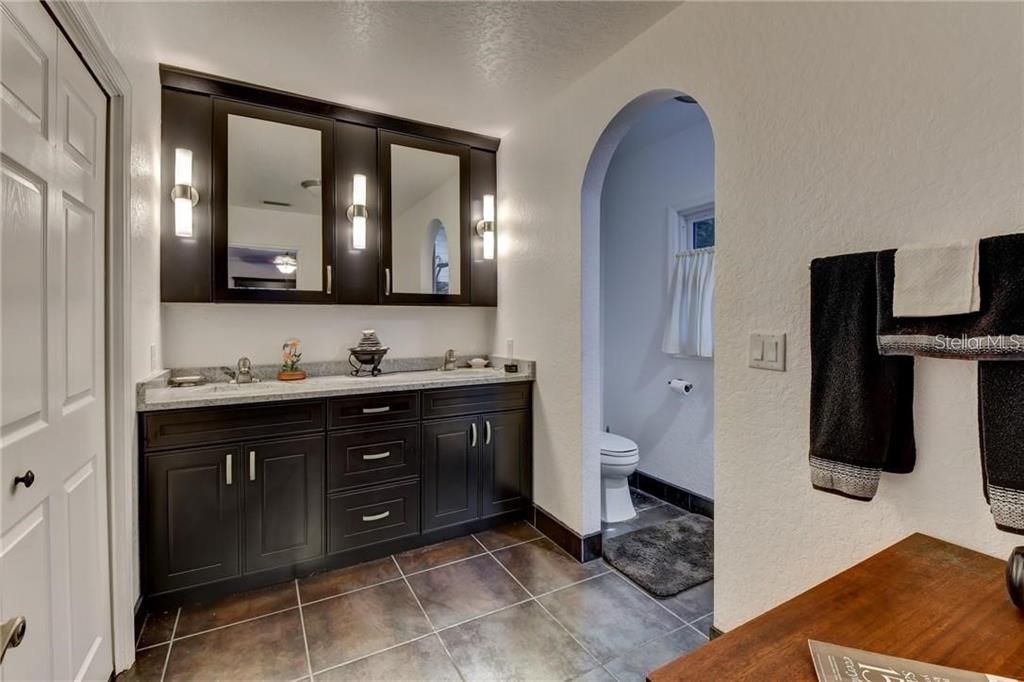 For Sale: $1,399,999 (5 beds, 5 baths, 5946 Square Feet)