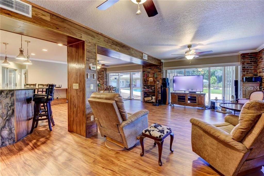 For Sale: $1,399,999 (5 beds, 5 baths, 5946 Square Feet)