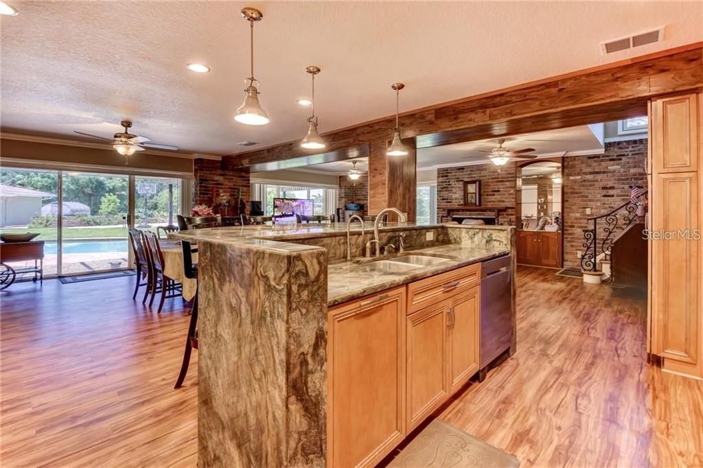 For Sale: $1,399,999 (5 beds, 5 baths, 5946 Square Feet)