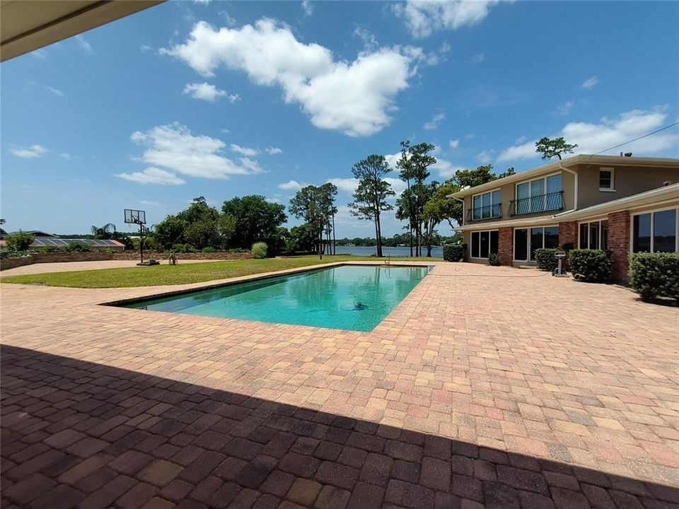 For Sale: $1,399,999 (5 beds, 5 baths, 5946 Square Feet)