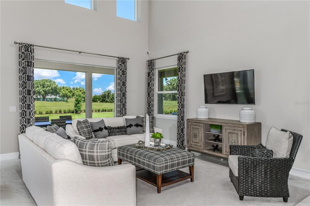 合同活跃: $549,715 (5 贝兹, 4 浴室, 3136 平方英尺)