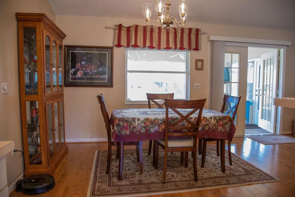 待售: $299,900 (3 贝兹, 2 浴室, 1623 平方英尺)