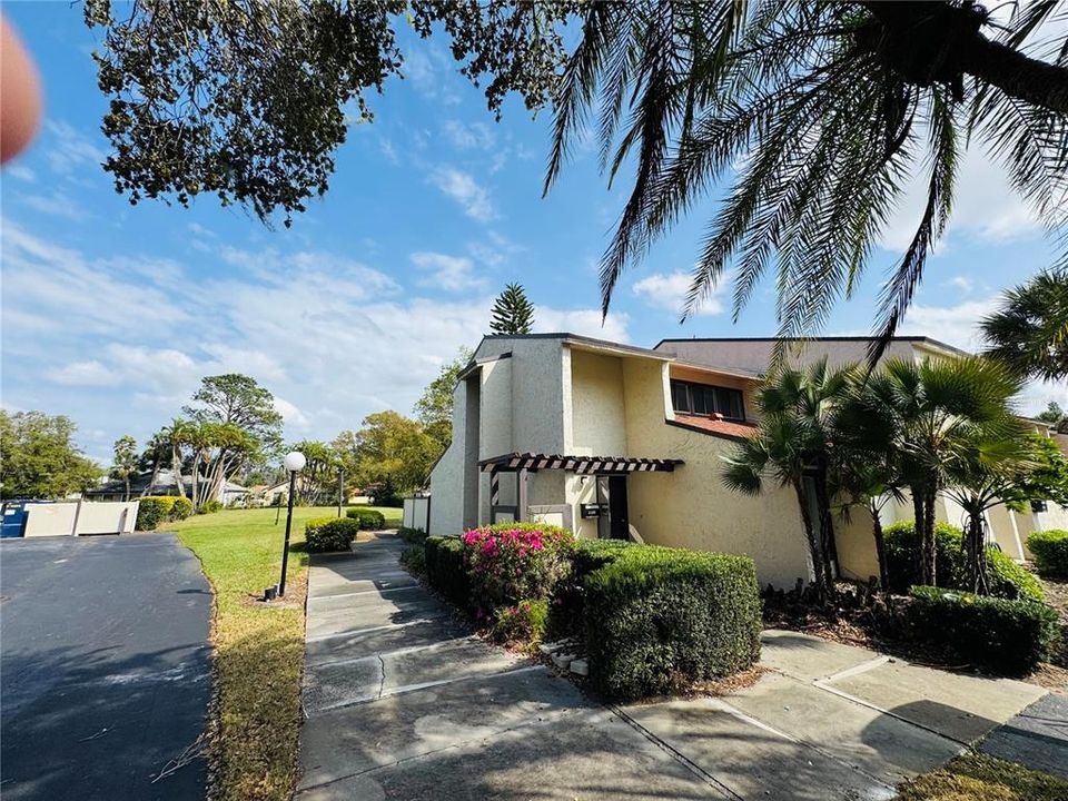 Recently Rented: $1,950 (2 beds, 2 baths, 1437 Square Feet)