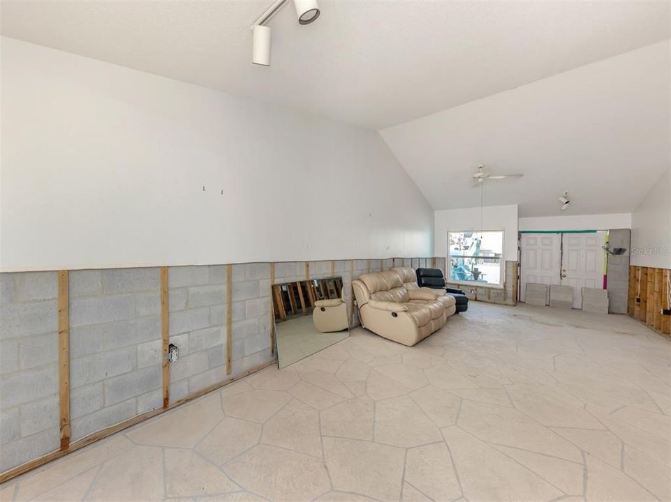 For Sale: $899,999 (4 beds, 0 baths, 2198 Square Feet)