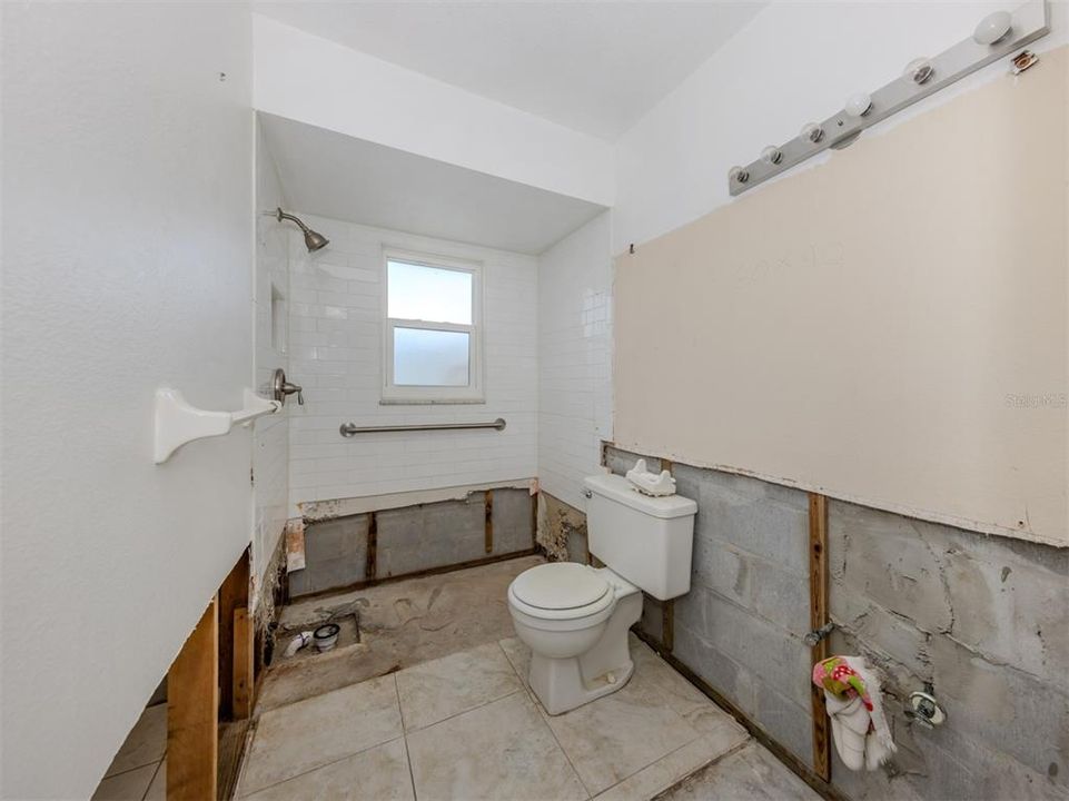 For Sale: $899,999 (4 beds, 0 baths, 2198 Square Feet)