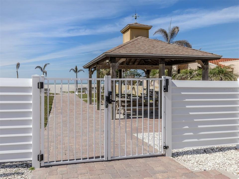 For Sale: $899,999 (4 beds, 0 baths, 2198 Square Feet)