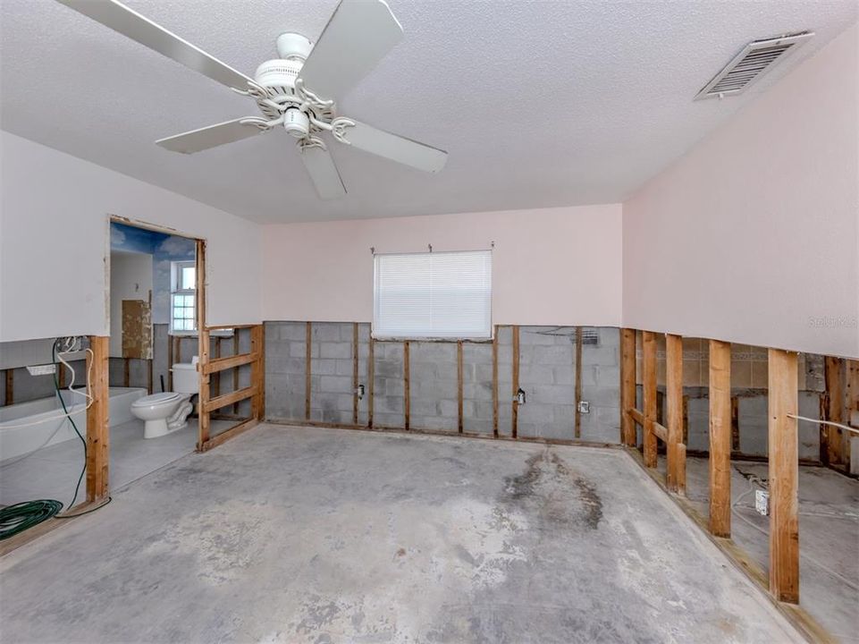 For Sale: $899,999 (4 beds, 0 baths, 2198 Square Feet)