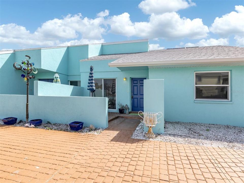 For Sale: $899,999 (4 beds, 0 baths, 2198 Square Feet)