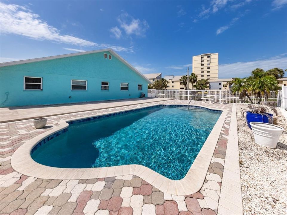 For Sale: $899,999 (4 beds, 0 baths, 2198 Square Feet)