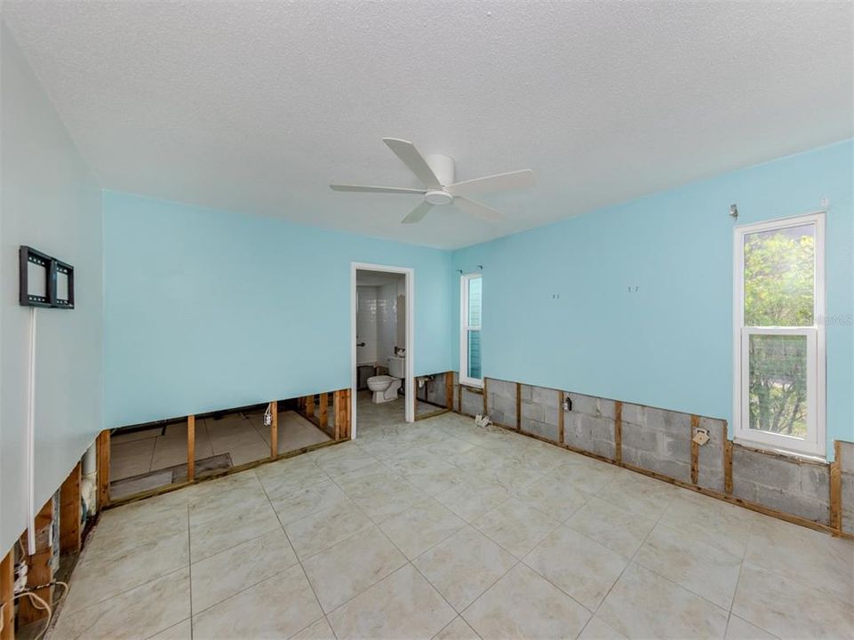 For Sale: $899,999 (4 beds, 0 baths, 2198 Square Feet)