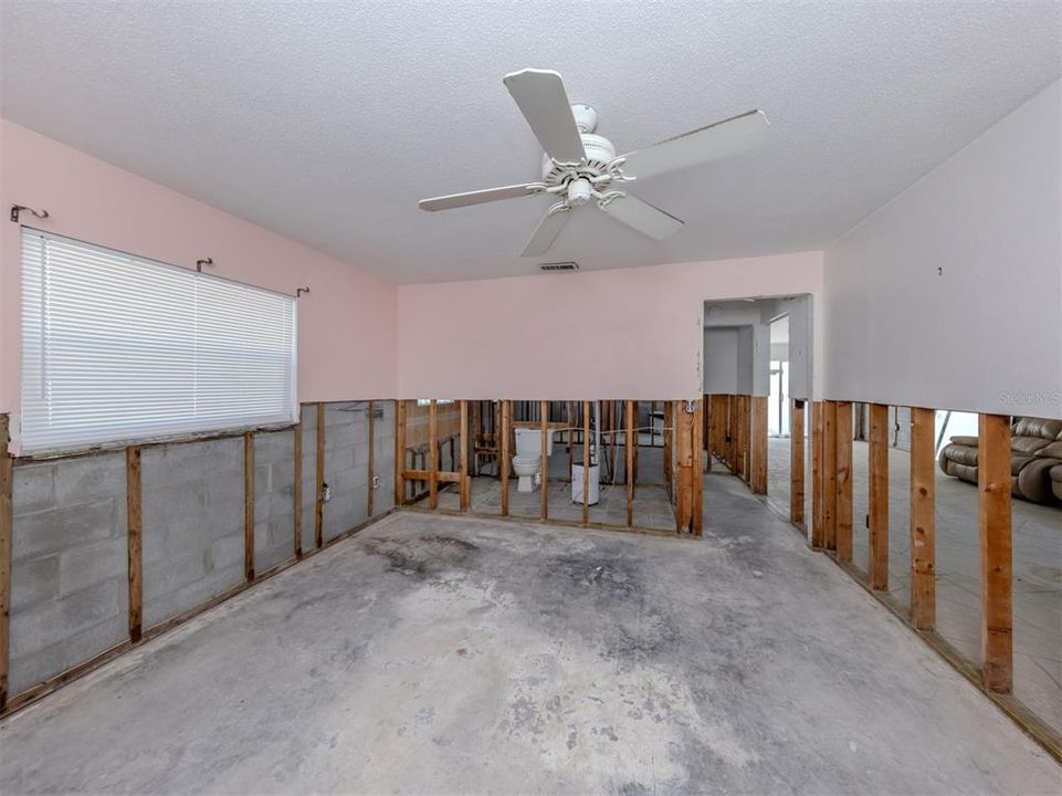 For Sale: $899,999 (4 beds, 0 baths, 2198 Square Feet)