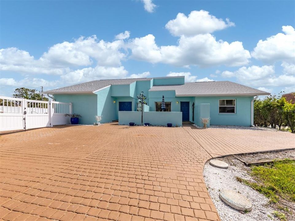 For Sale: $899,999 (4 beds, 0 baths, 2198 Square Feet)