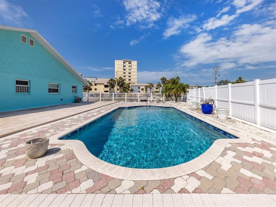 For Sale: $899,999 (4 beds, 0 baths, 2198 Square Feet)