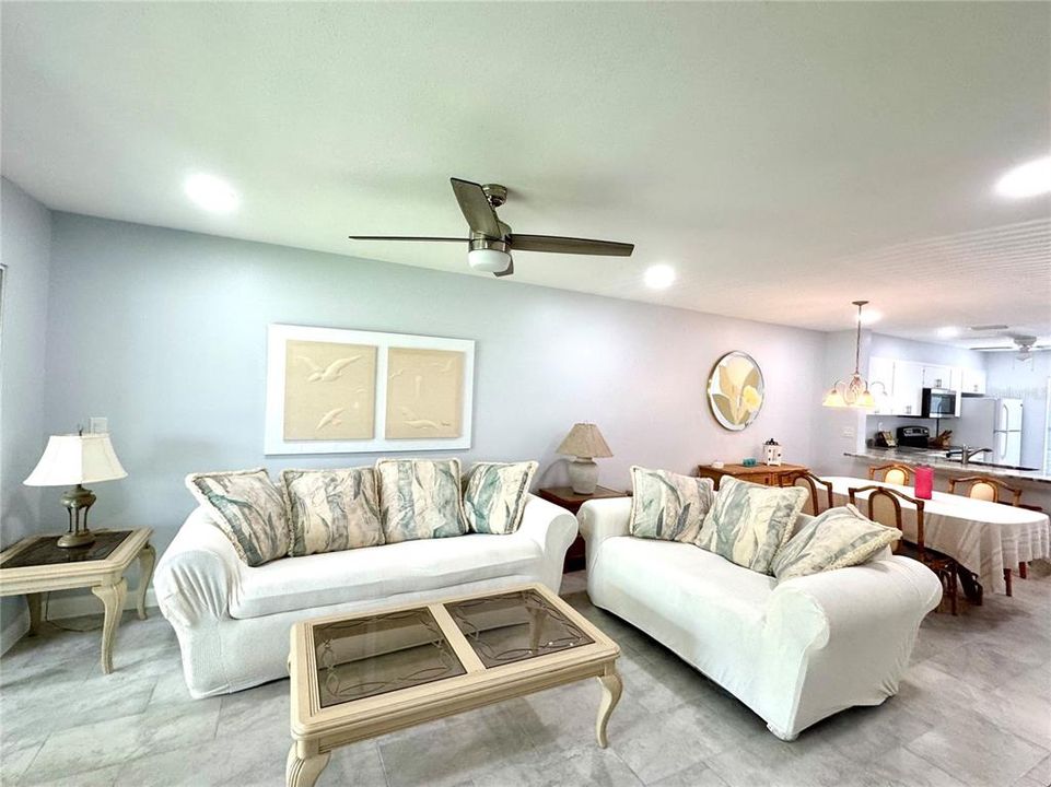 Под контрактом: $2,150 (2 спален, 2 ванн, 1069 Квадратных фут)