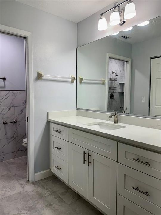 Под контрактом: $2,150 (2 спален, 2 ванн, 1069 Квадратных фут)