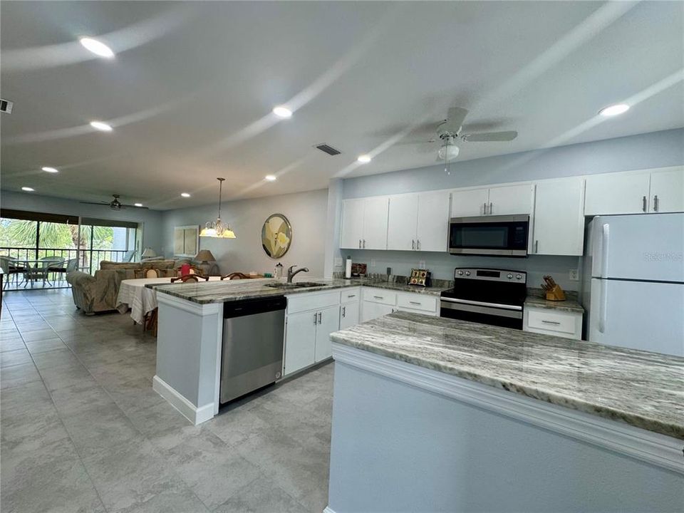 Под контрактом: $2,150 (2 спален, 2 ванн, 1069 Квадратных фут)