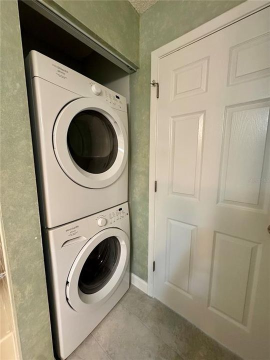 Под контрактом: $2,150 (2 спален, 2 ванн, 1069 Квадратных фут)