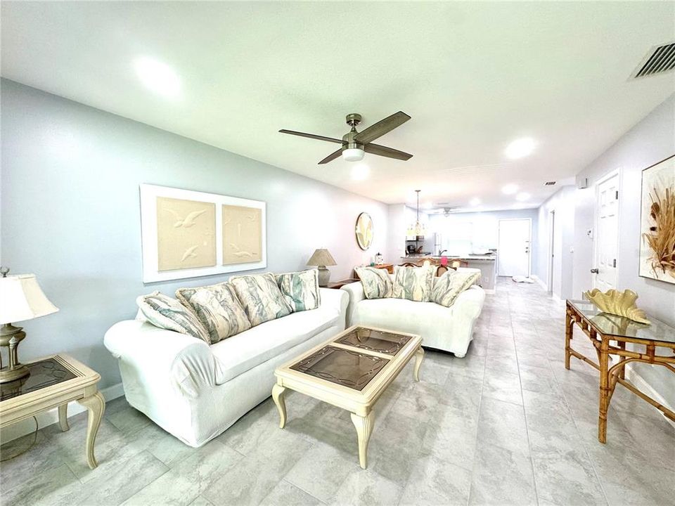 Под контрактом: $2,150 (2 спален, 2 ванн, 1069 Квадратных фут)