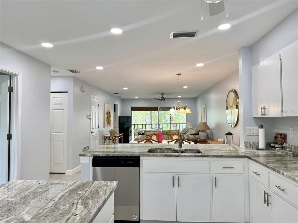 Под контрактом: $2,150 (2 спален, 2 ванн, 1069 Квадратных фут)