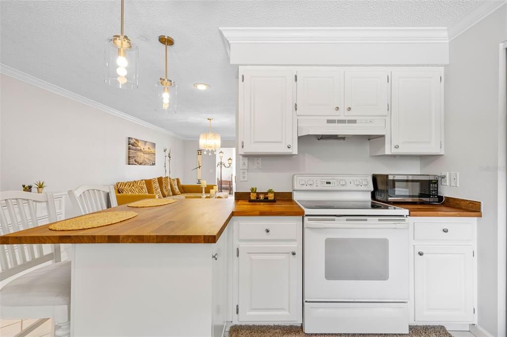 For Sale: $179,000 (2 beds, 2 baths, 1272 Square Feet)