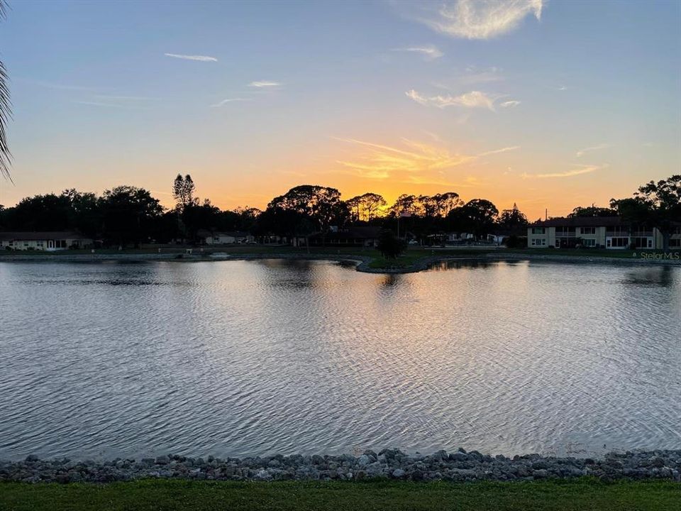 For Sale: $179,000 (2 beds, 2 baths, 1272 Square Feet)