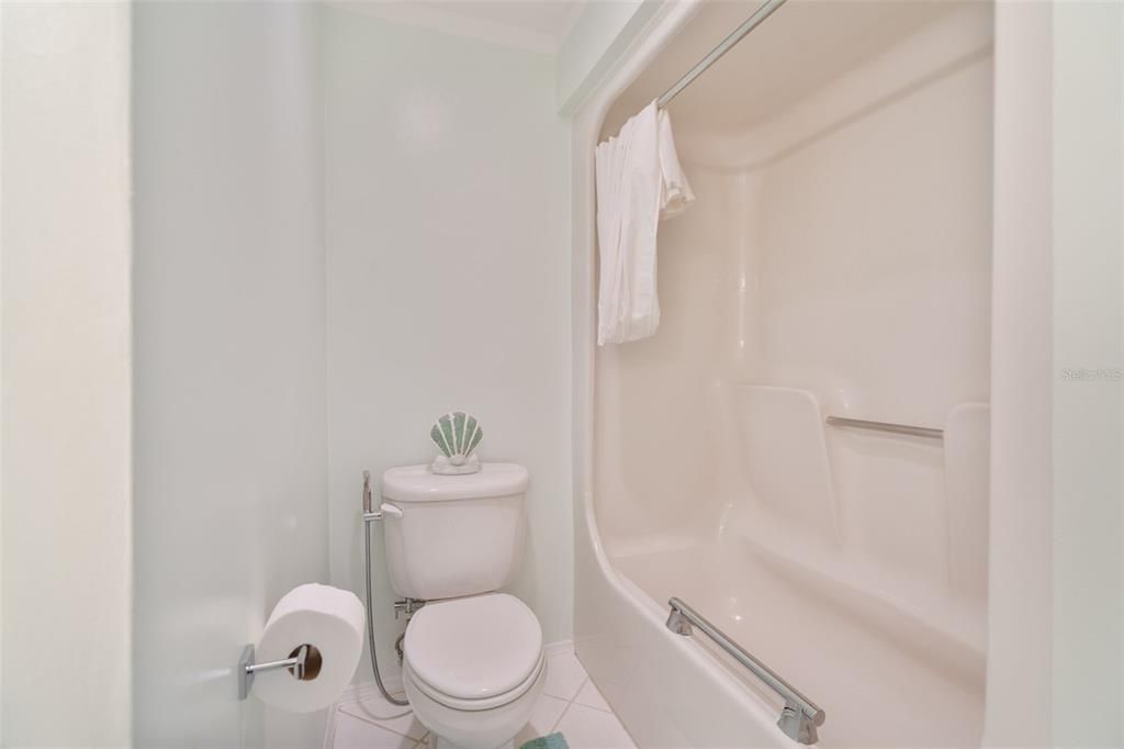For Sale: $179,000 (2 beds, 2 baths, 1272 Square Feet)