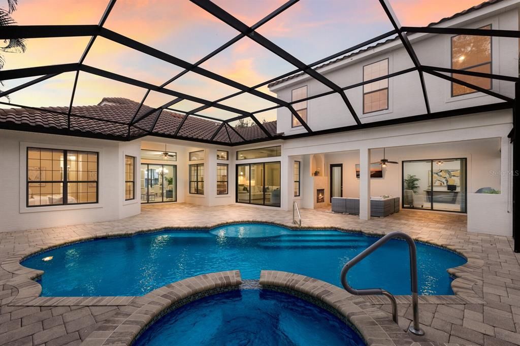 合同活跃: $1,799,000 (4 贝兹, 4 浴室, 3885 平方英尺)