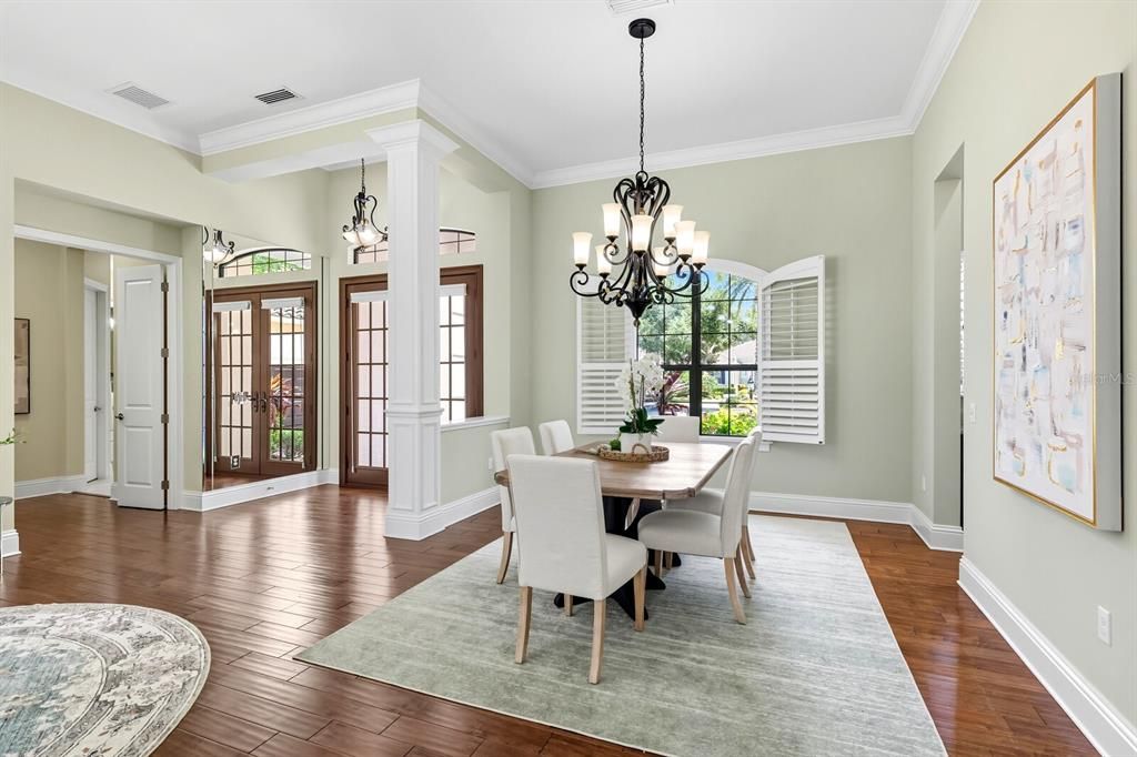 合同活跃: $1,799,000 (4 贝兹, 4 浴室, 3885 平方英尺)