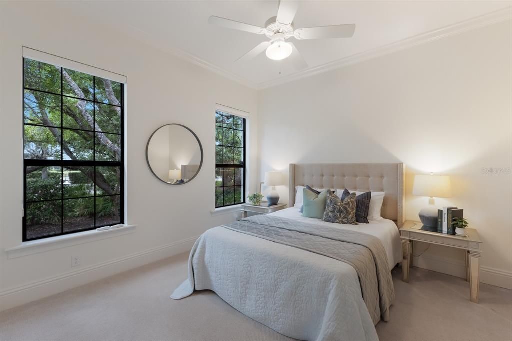 合同活跃: $1,799,000 (4 贝兹, 4 浴室, 3885 平方英尺)