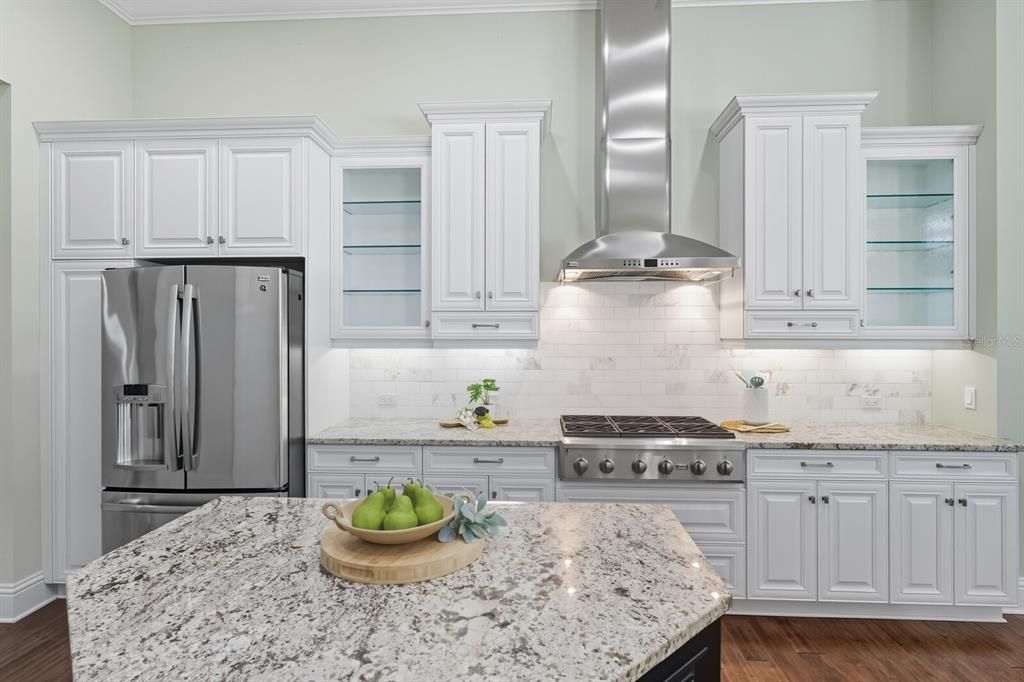 合同活跃: $1,799,000 (4 贝兹, 4 浴室, 3885 平方英尺)