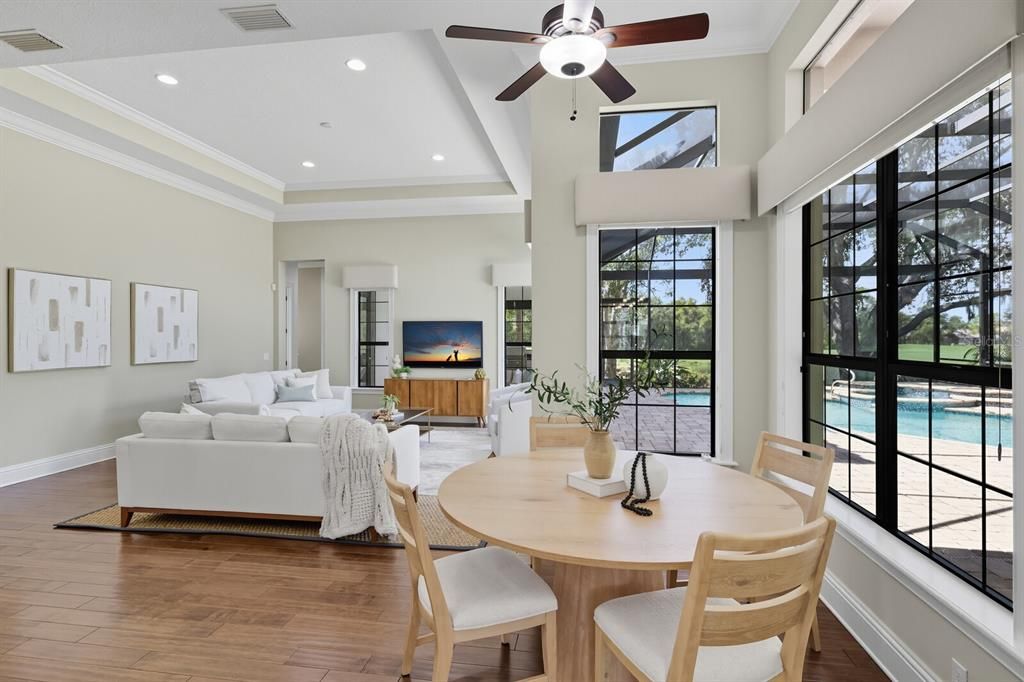 合同活跃: $1,799,000 (4 贝兹, 4 浴室, 3885 平方英尺)