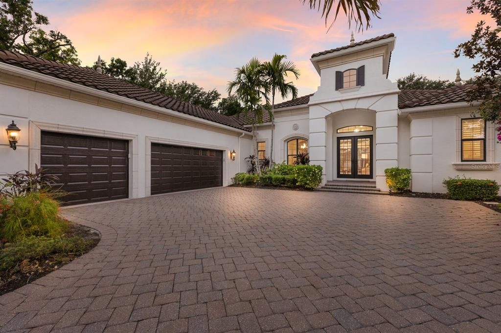 合同活跃: $1,799,000 (4 贝兹, 4 浴室, 3885 平方英尺)