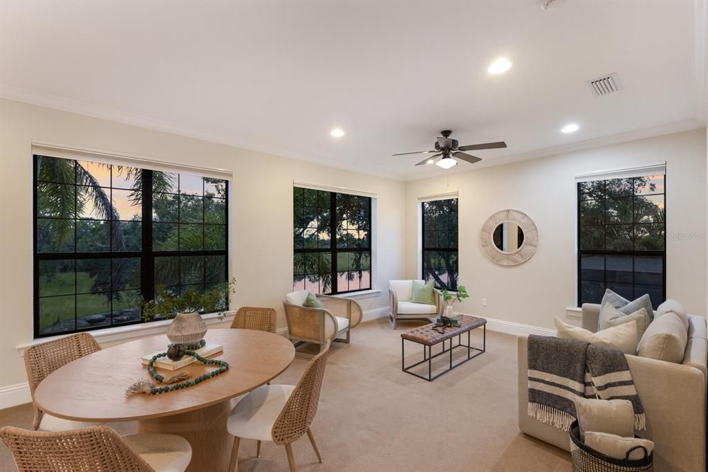 合同活跃: $1,799,000 (4 贝兹, 4 浴室, 3885 平方英尺)